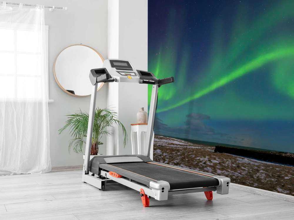 Aurore boréale au-dessus d'une église