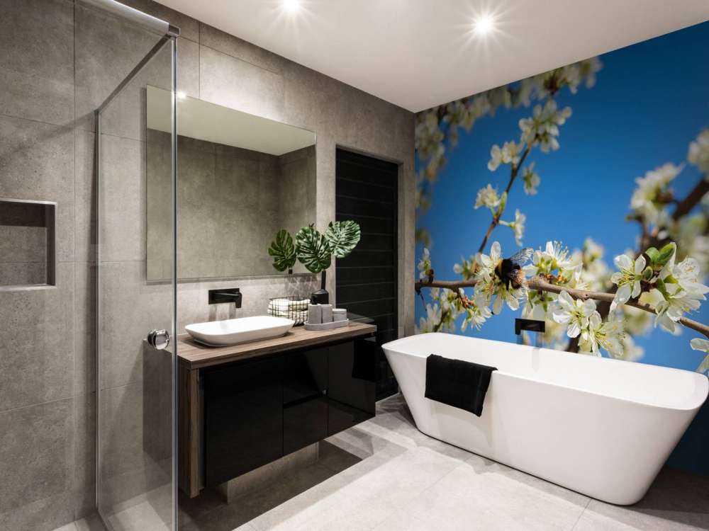 Bourdon avec des fleurs blanches