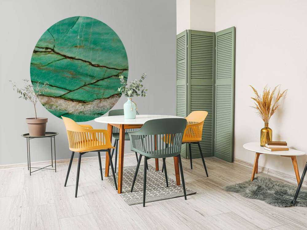 Gros plan sur une bille verte