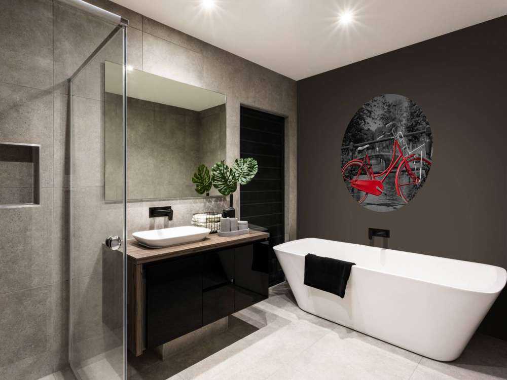 Vélo rouge sur le pont