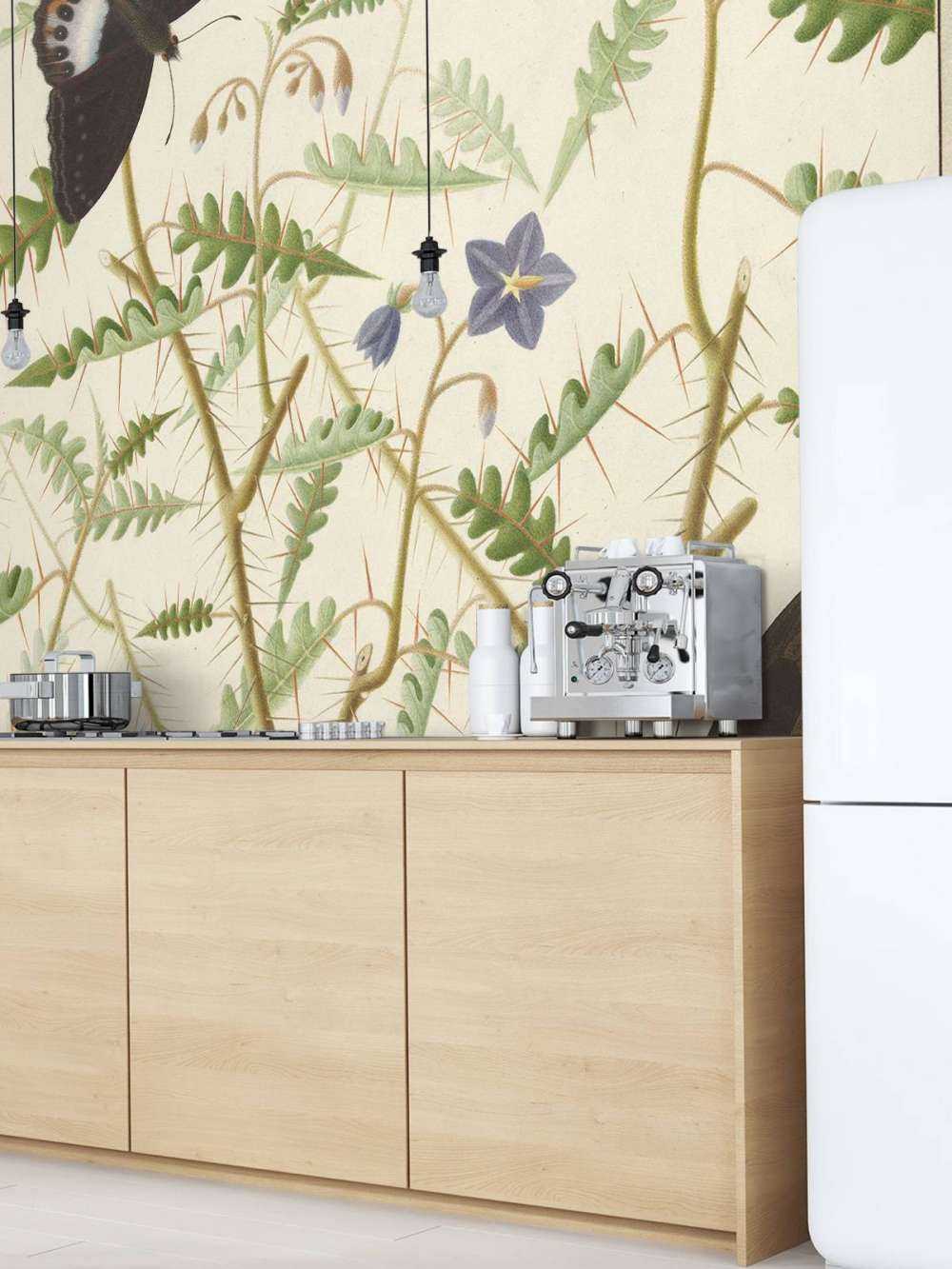 Un arbuste en fleurs avec deux papillons exotiques