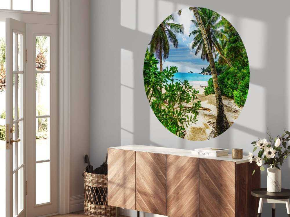 Plage entre les palmiers