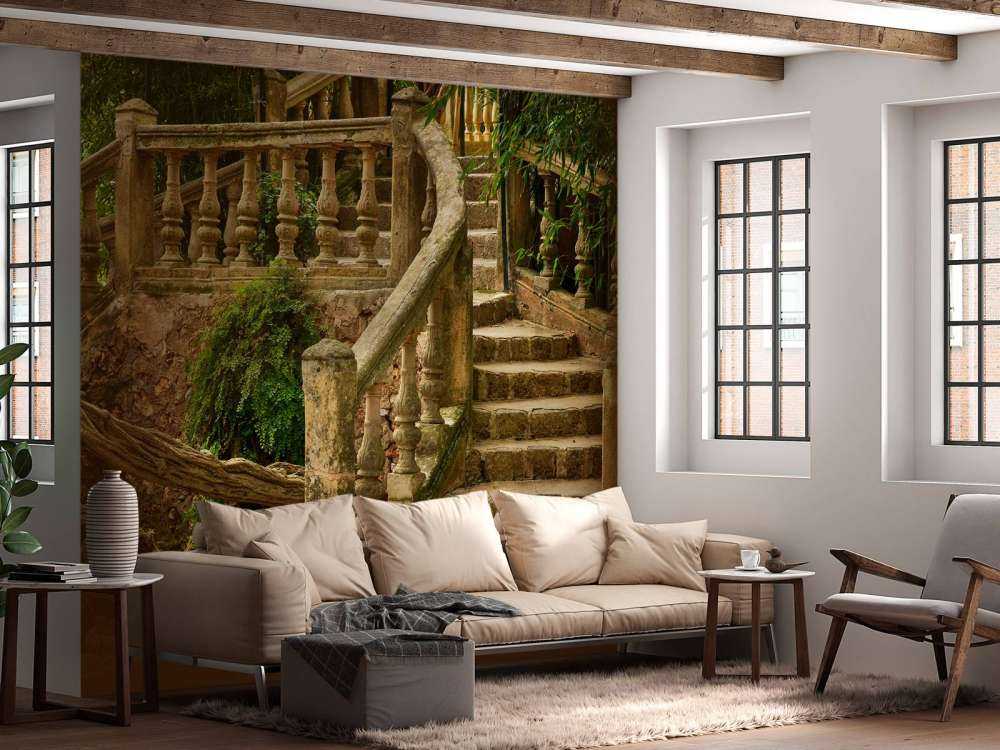 Vieux escaliers en haut