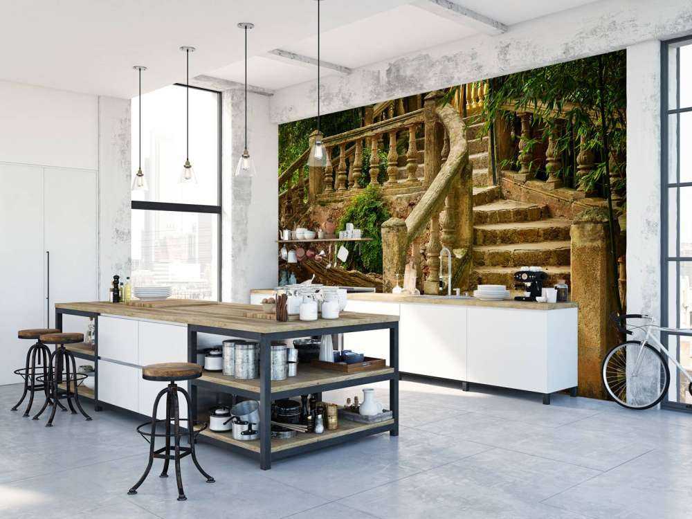 Vieux escaliers en haut