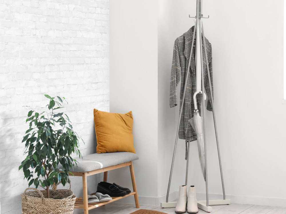 Vieux mur de briques blanches