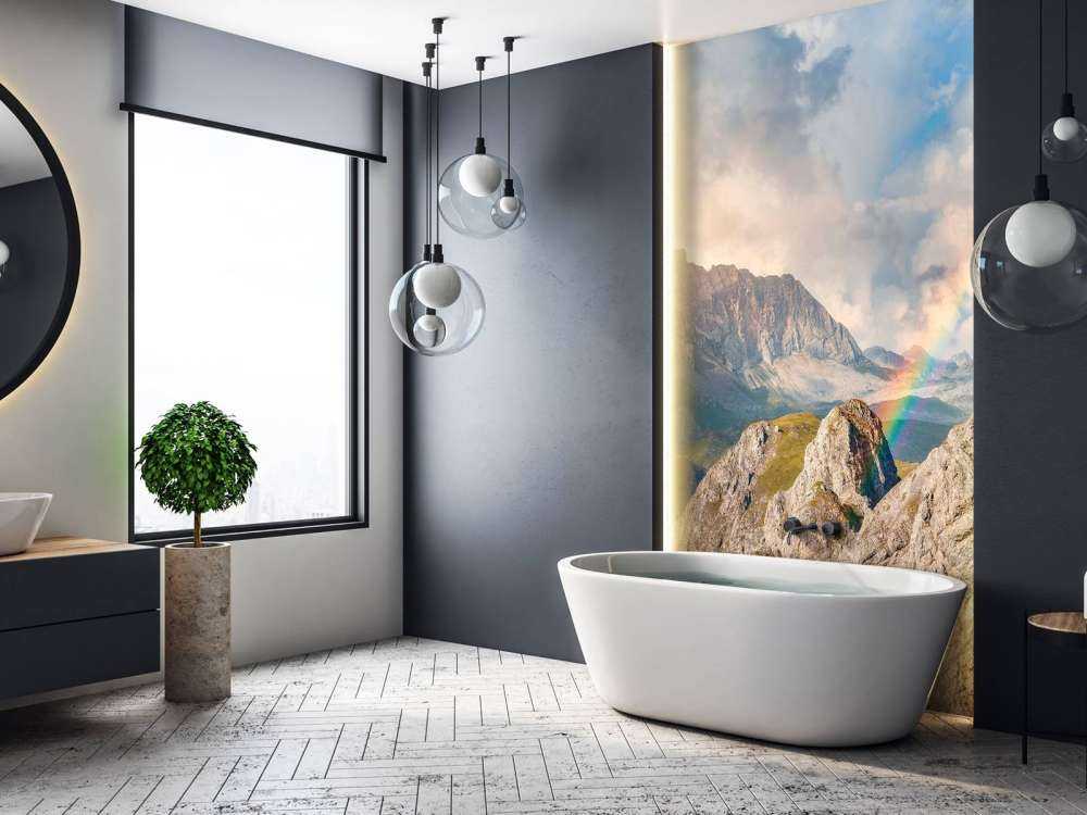 Lumière arc-en-ciel sur des montagnes sauvages.