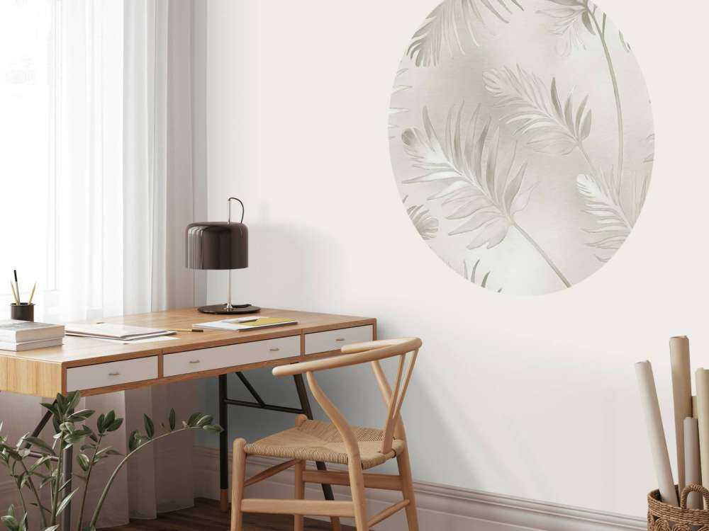 Feuilles dorées sur un blanc cassé foncé