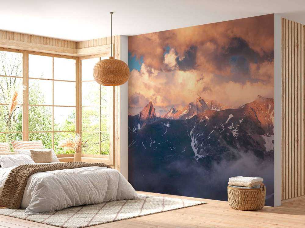 Lumière du soir sur la crête de la montagne