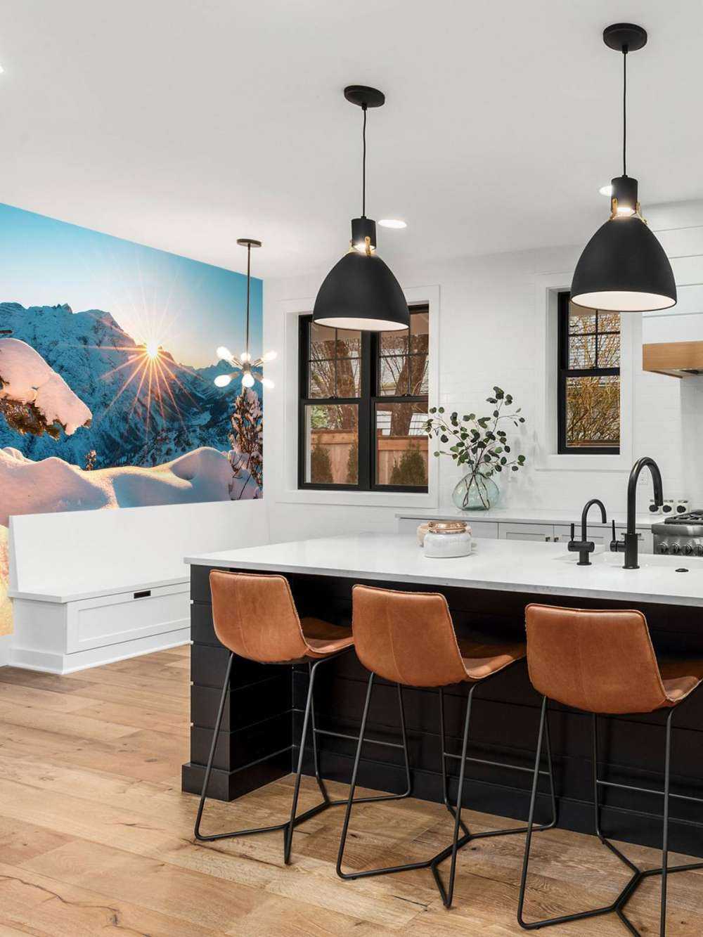 Soleil du matin sur une vallée enneigée