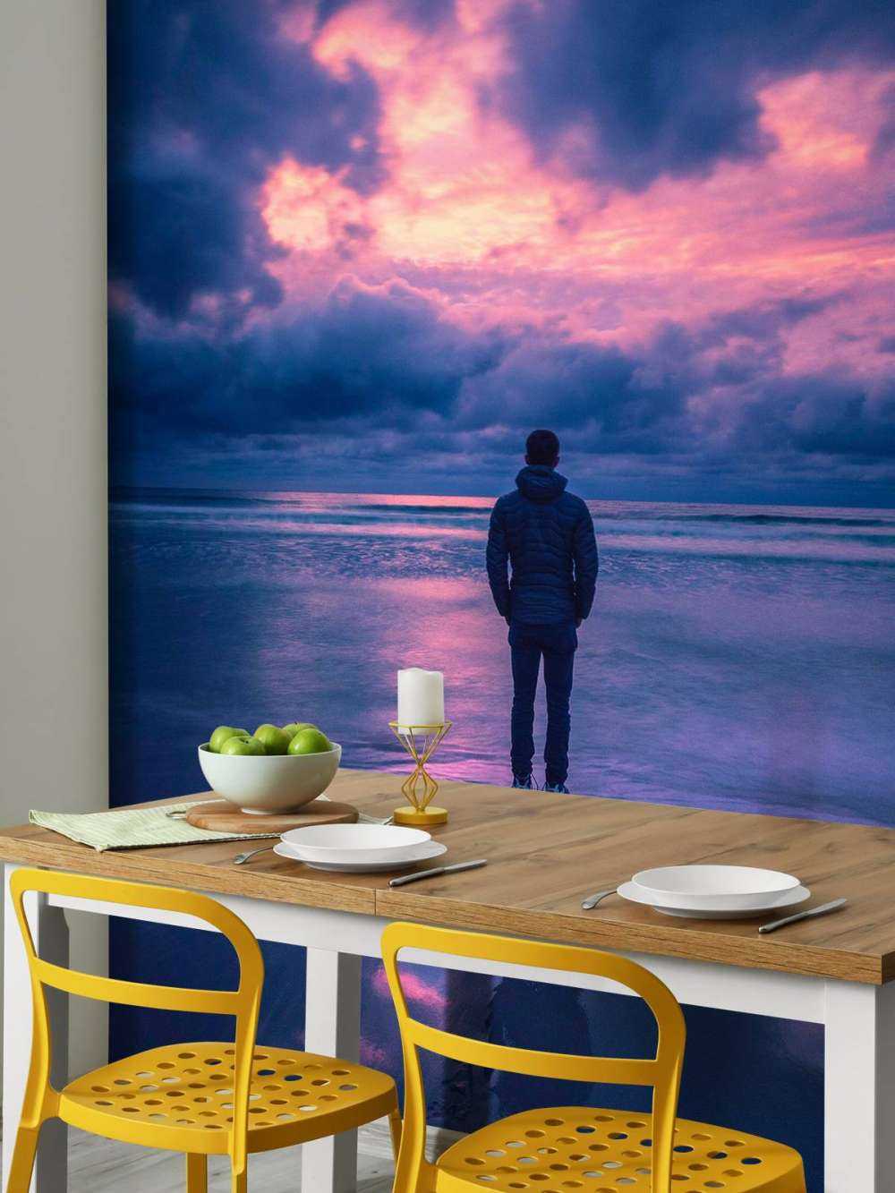 Crépuscule pourpre sur une côte silencieuse