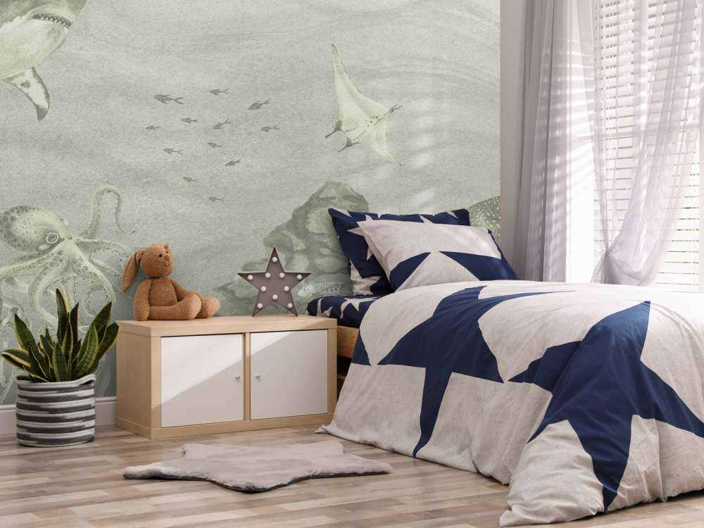 Monde sous-marin avec requins en vert d'eau