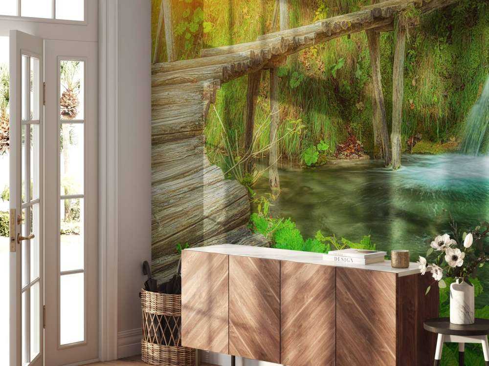 Pont en bois avec lumière du soleil