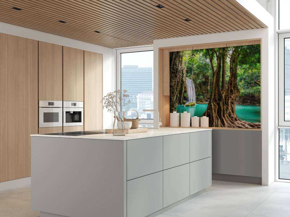 Chute d'eau dans la jungle tropicale