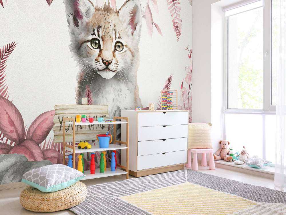 Bébé lynx dans la jungle rose