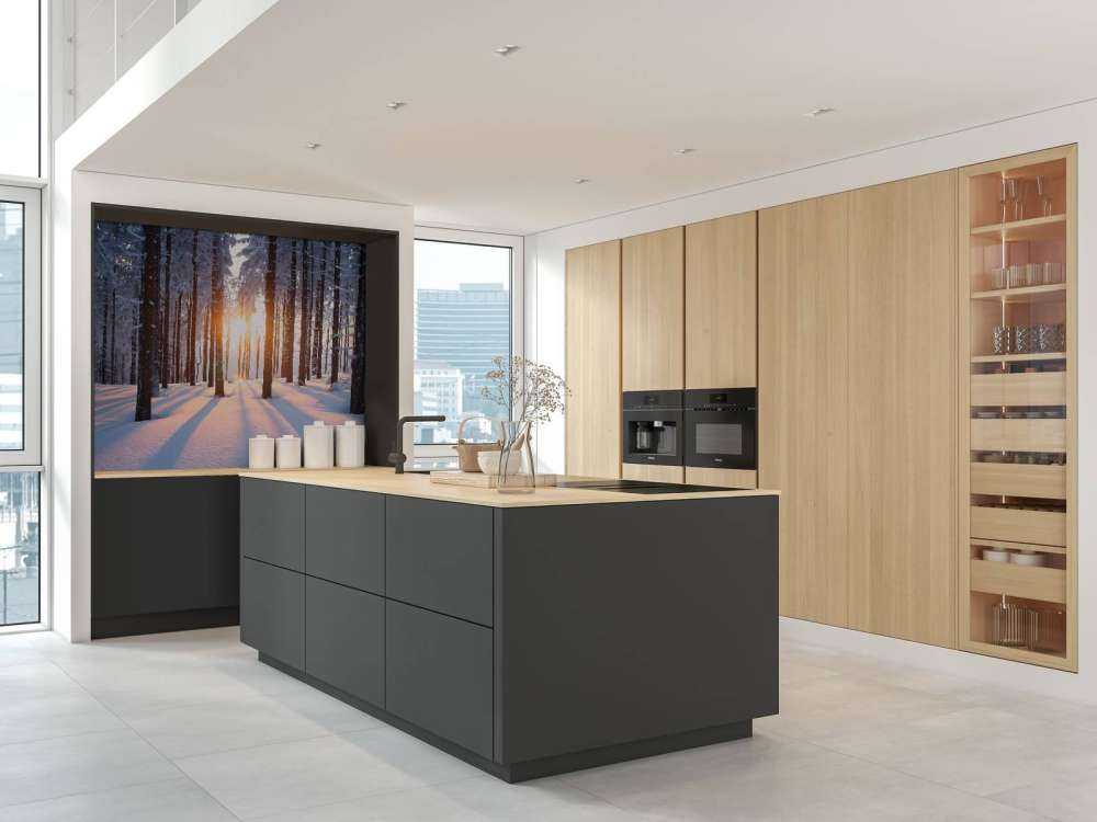 Coucher de soleil dans une forêt d'hiver