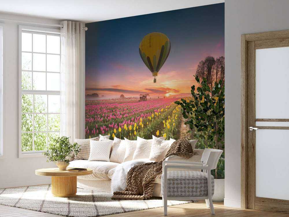 Champ de tulipes jaunes et roses