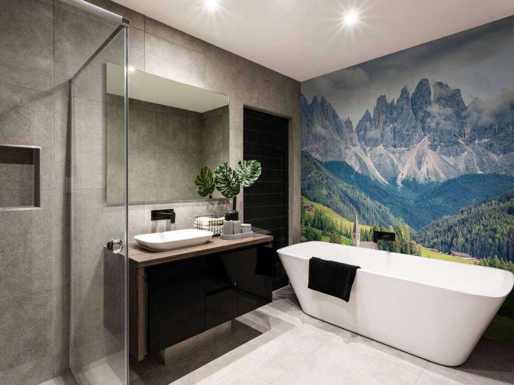 Village alpin dans une vallée verte