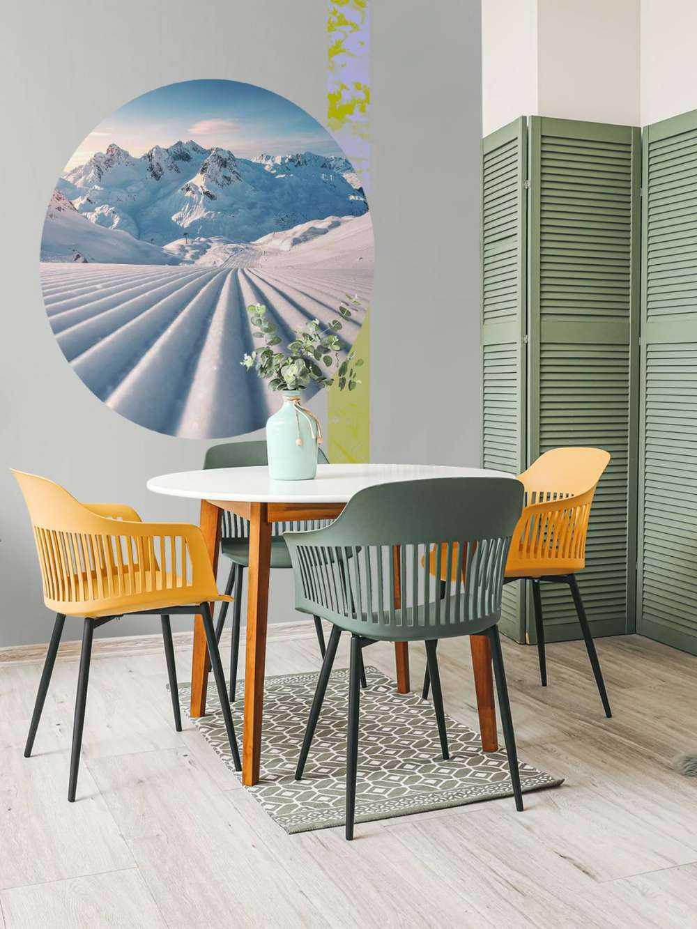 Traces dans la neige de montagne