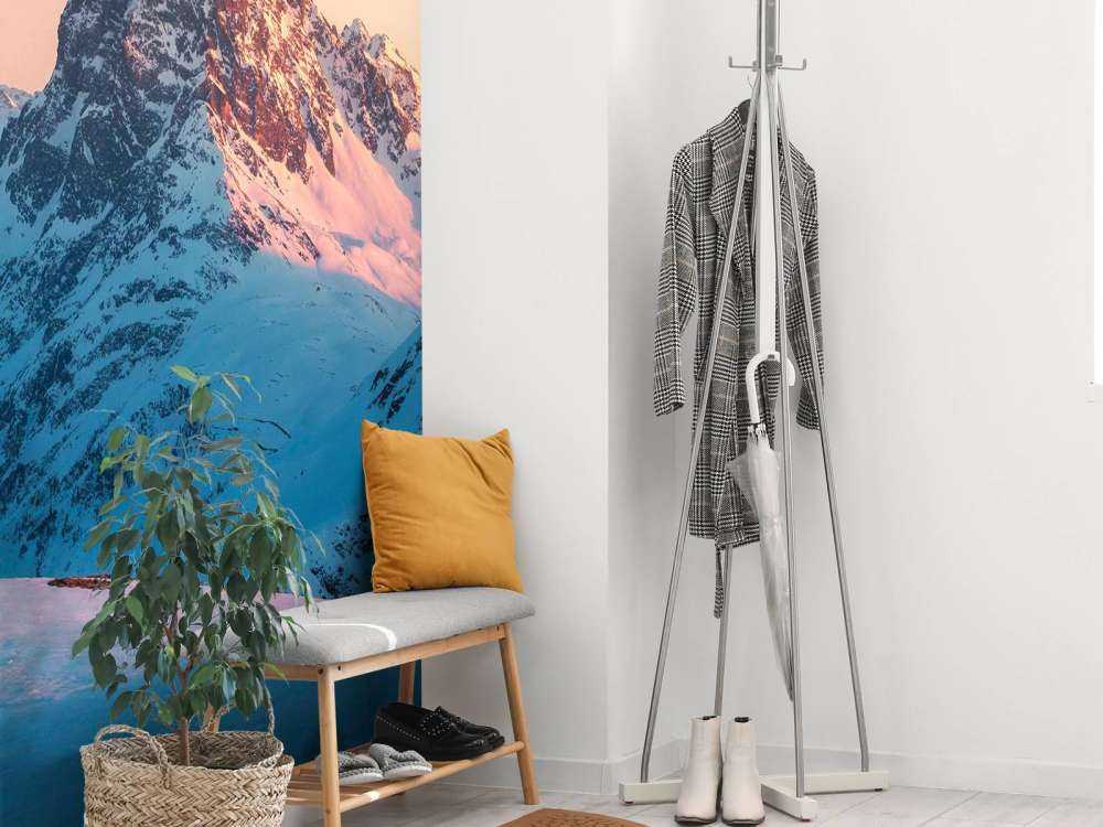 Lumière du soir sur la vallée de montagne