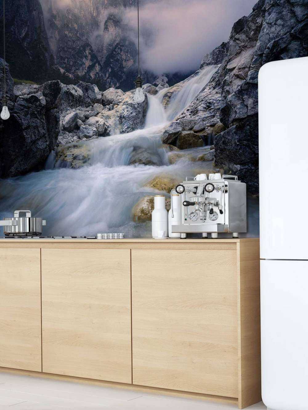 Bergstroom dans la pénombre