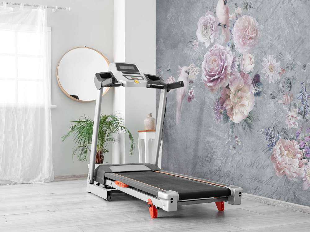 Cacatoès romantique et couronne de fleurs