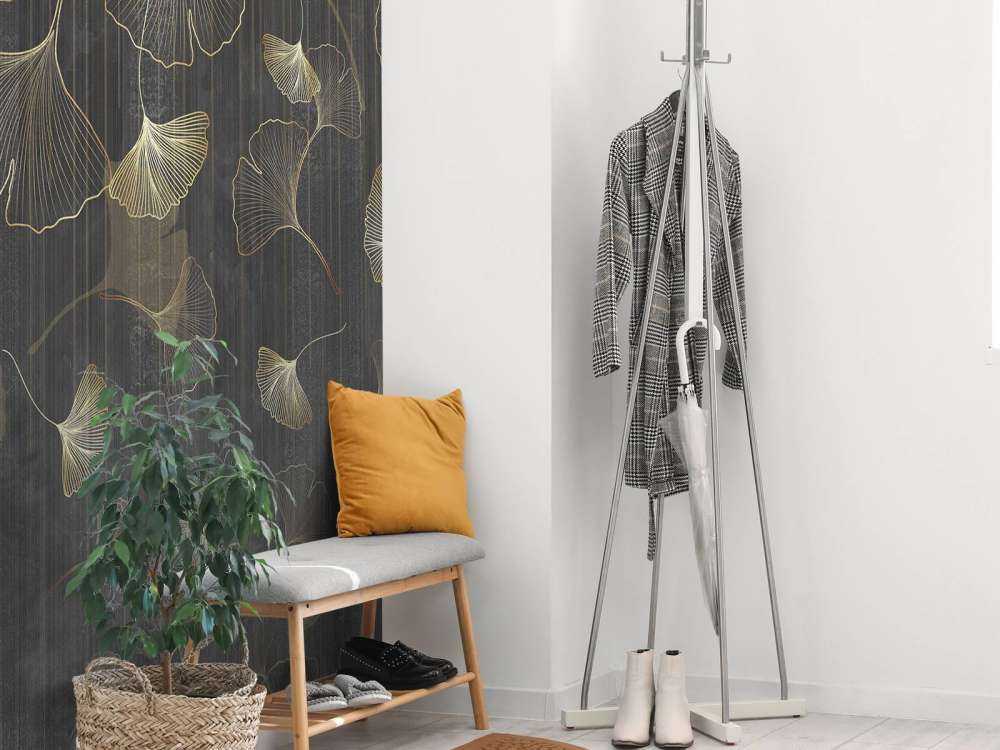 Feuilles de ginkgo dans une brume dorée