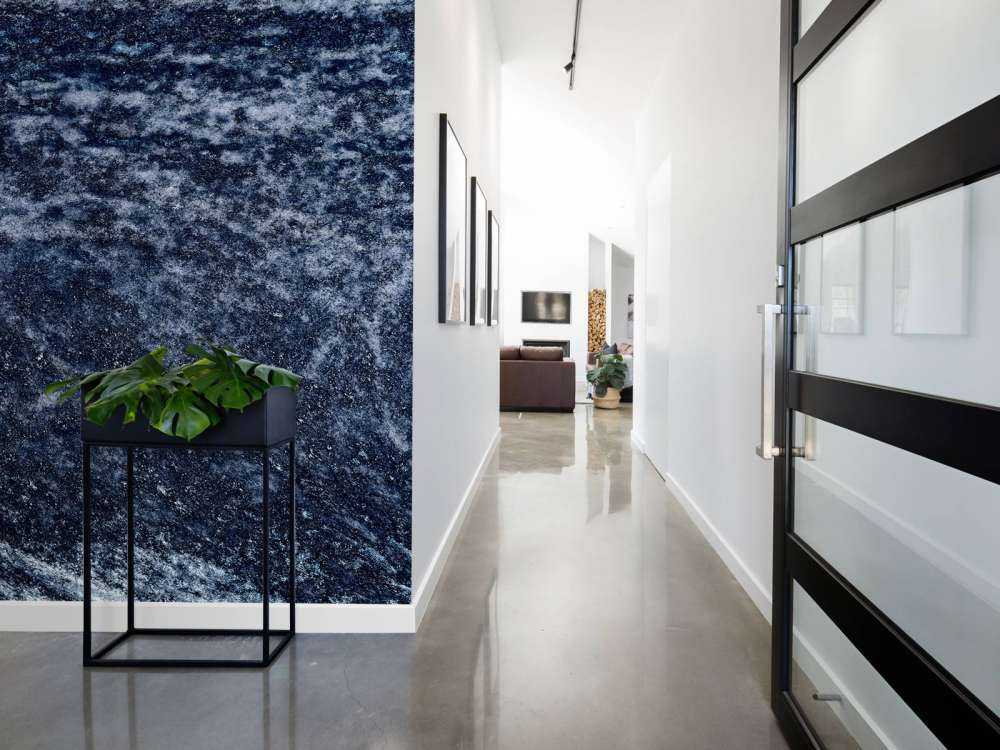 Structure bleu foncé