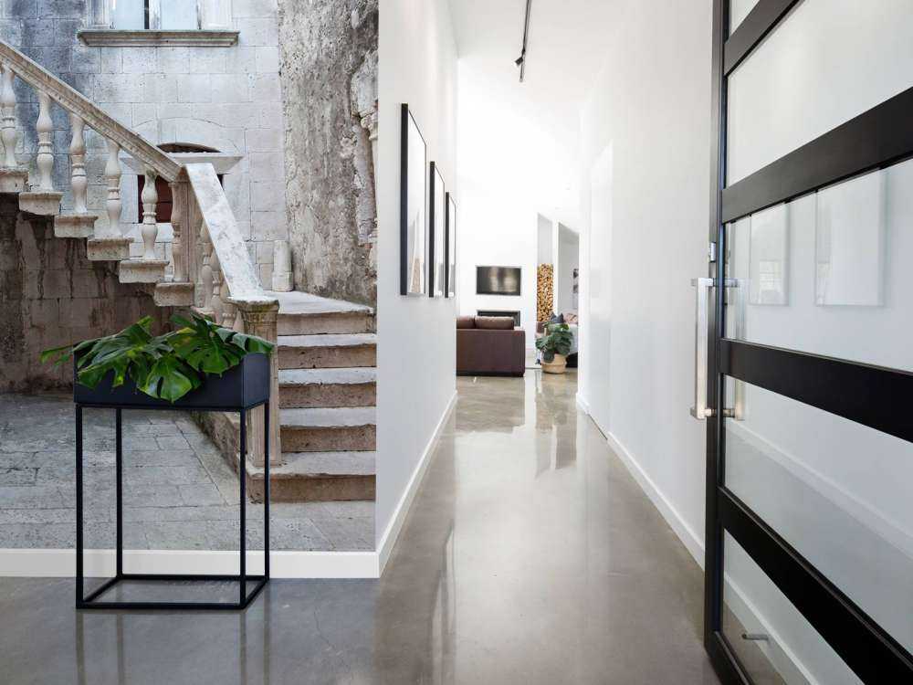 Marches dans la vieille ville de Korƒçula