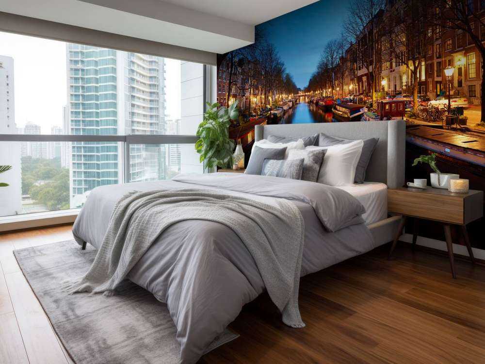 Bateaux fluviaux le long du canal illuminé