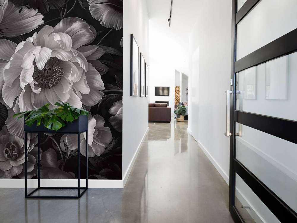 Jardin de fleurs baroque maximaliste en niveaux de gris