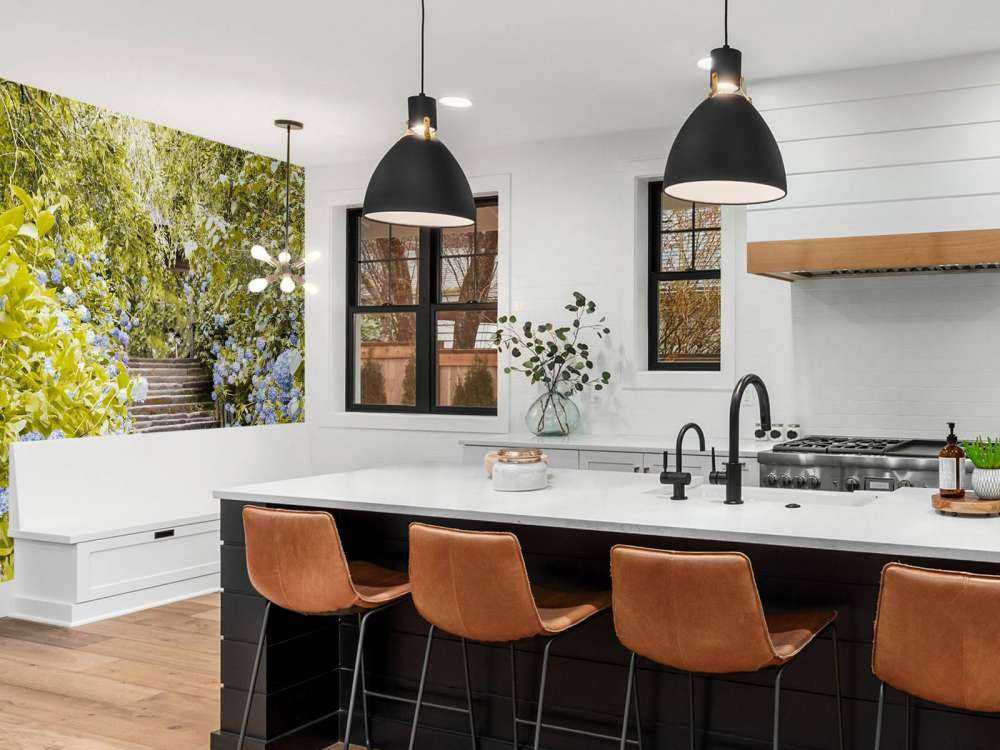 Fleurs bleues dans un parc