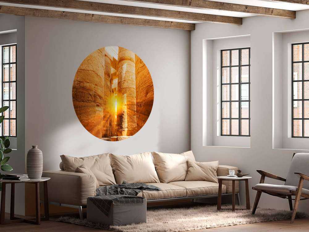 Le soleil à travers les ruines