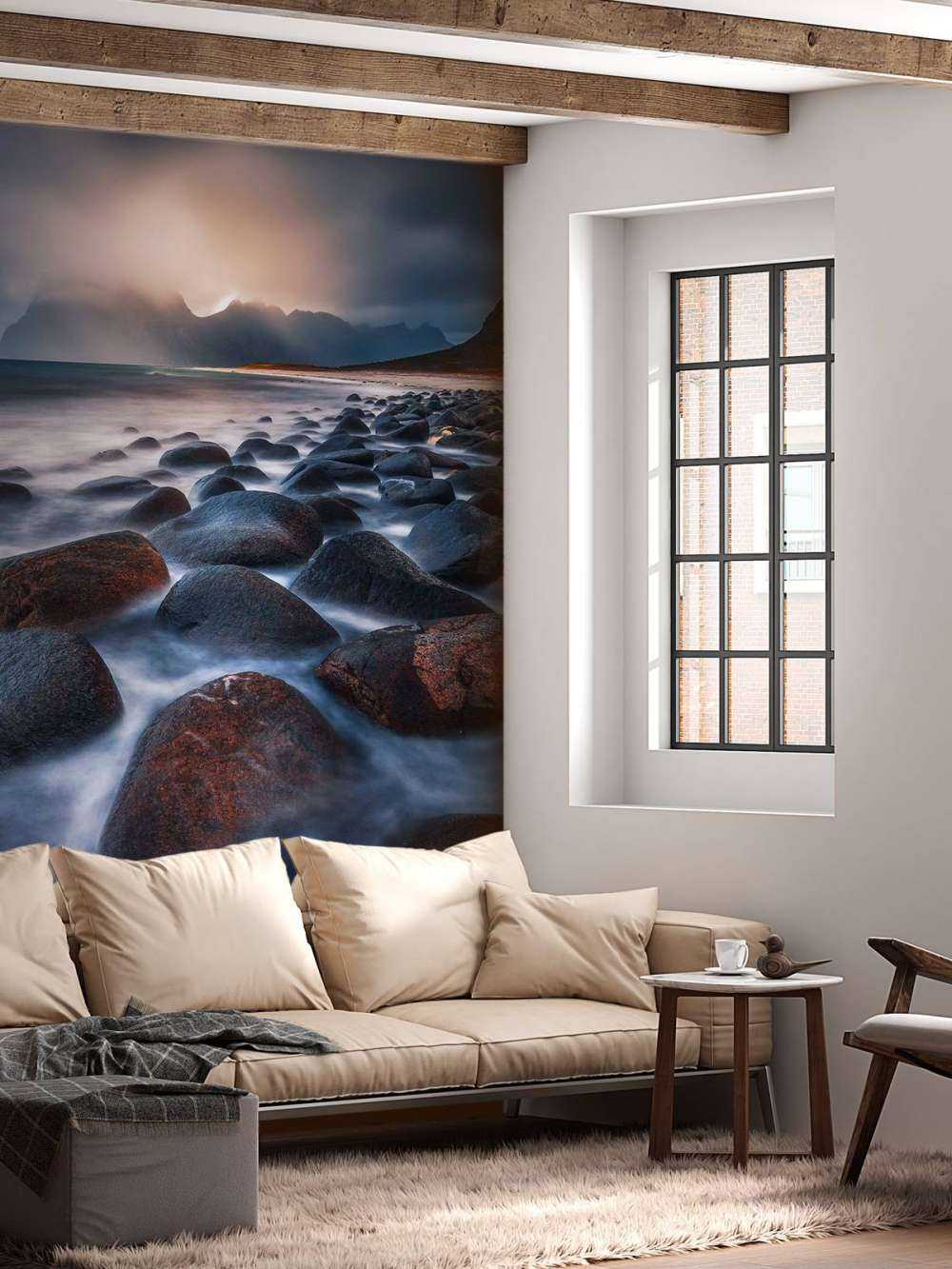 Lumière du soir sur une côte rocheuse accidentée