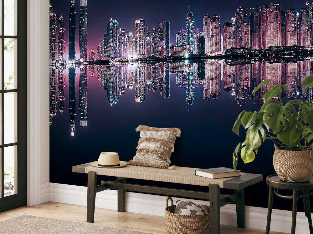 Lueur nocturne au-dessus des eaux calmes