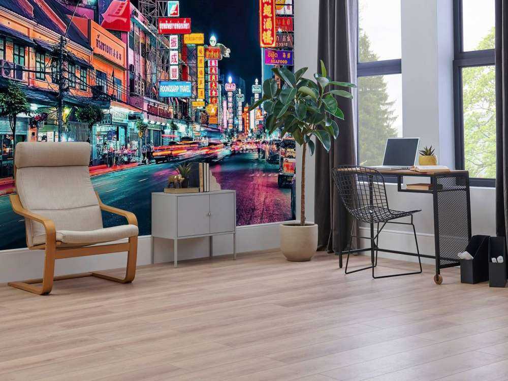 La vie nocturne dans le Chinatown néon.