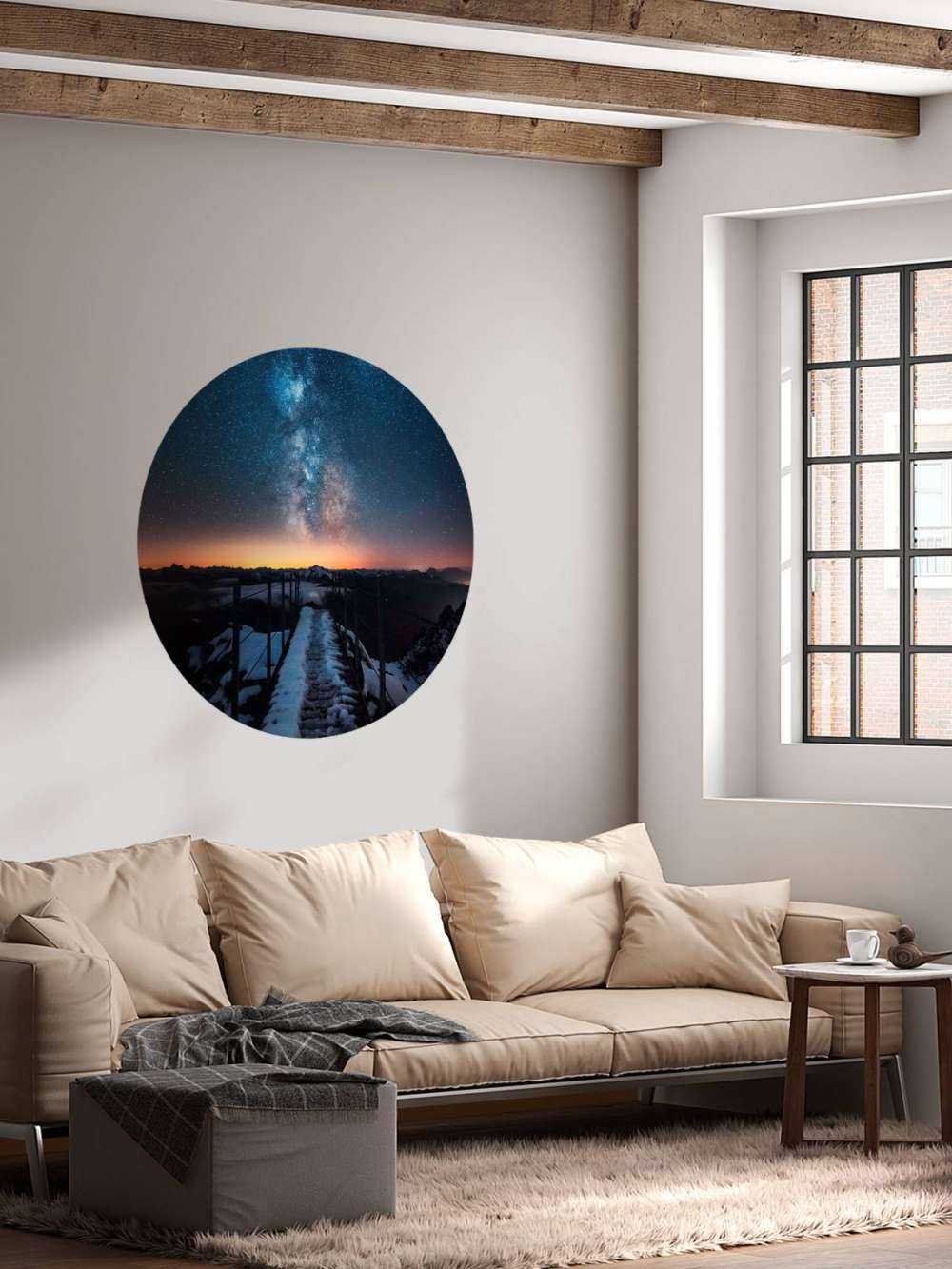 Chemin des étoiles sur la montagne enneigée