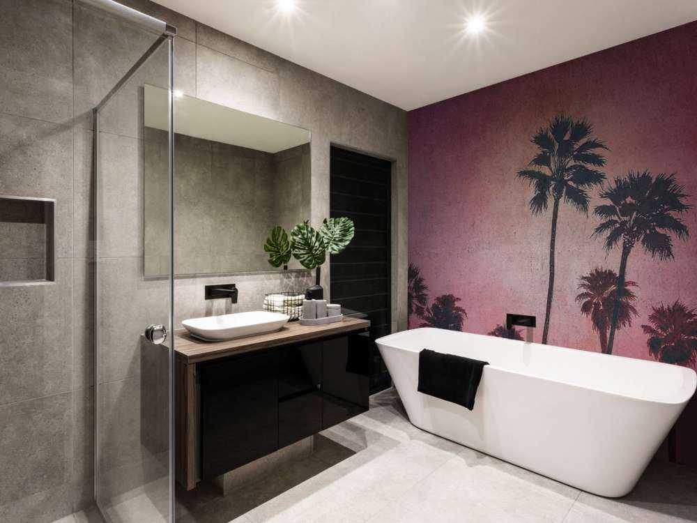 Palmiers dans la lueur rose du soir