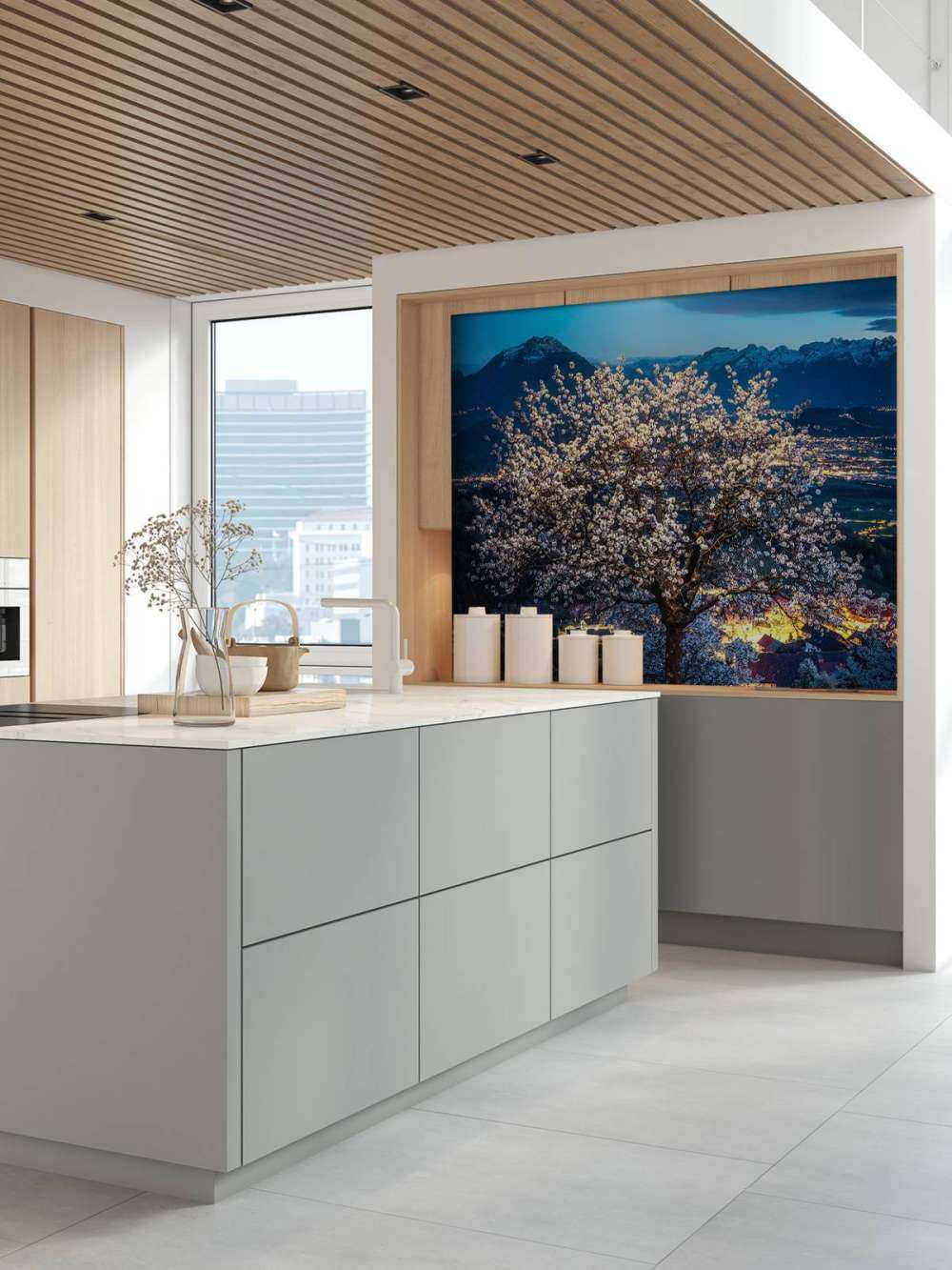 Arbre en fleurs sous la lumière nocturne