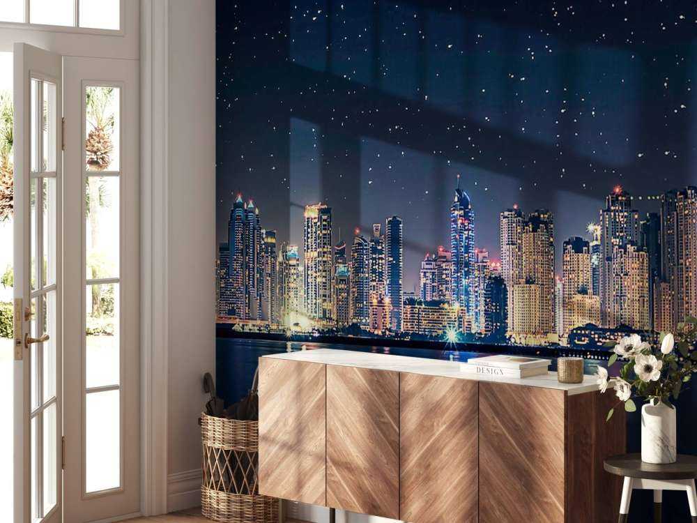 Lumière lunaire sur l'horizon urbain scintillant.