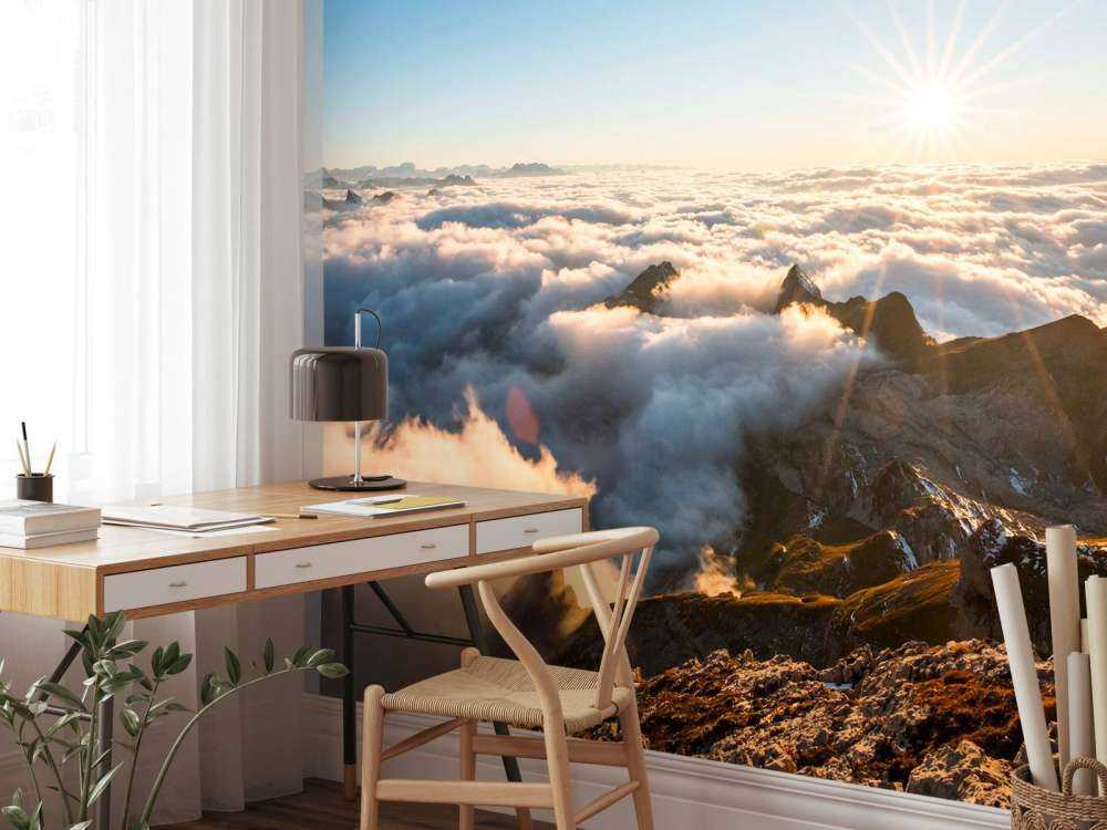 Zone au-dessus de la couverture nuageuse et des sommets de montagne