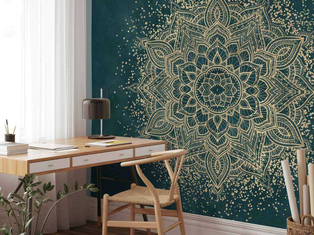 Mandala doré sur vert émeraude.