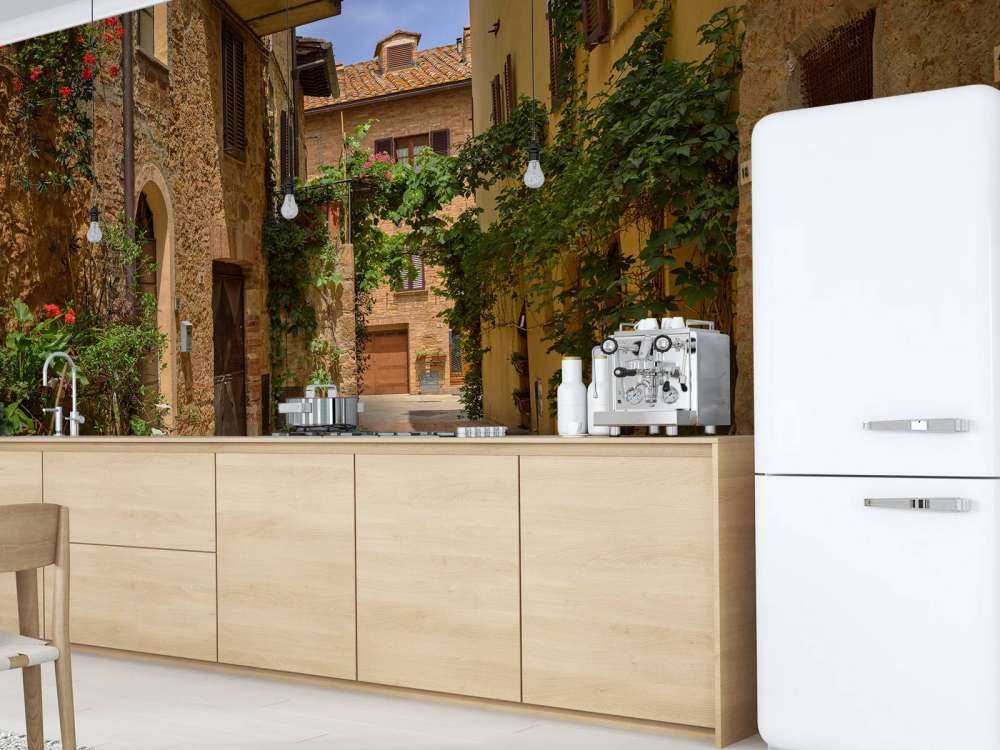 Rue italienne avec des plantes