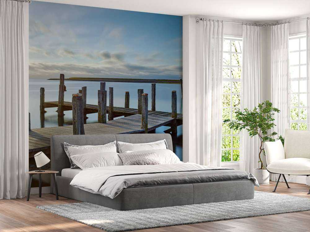 Jetée en bois au lever du soleil