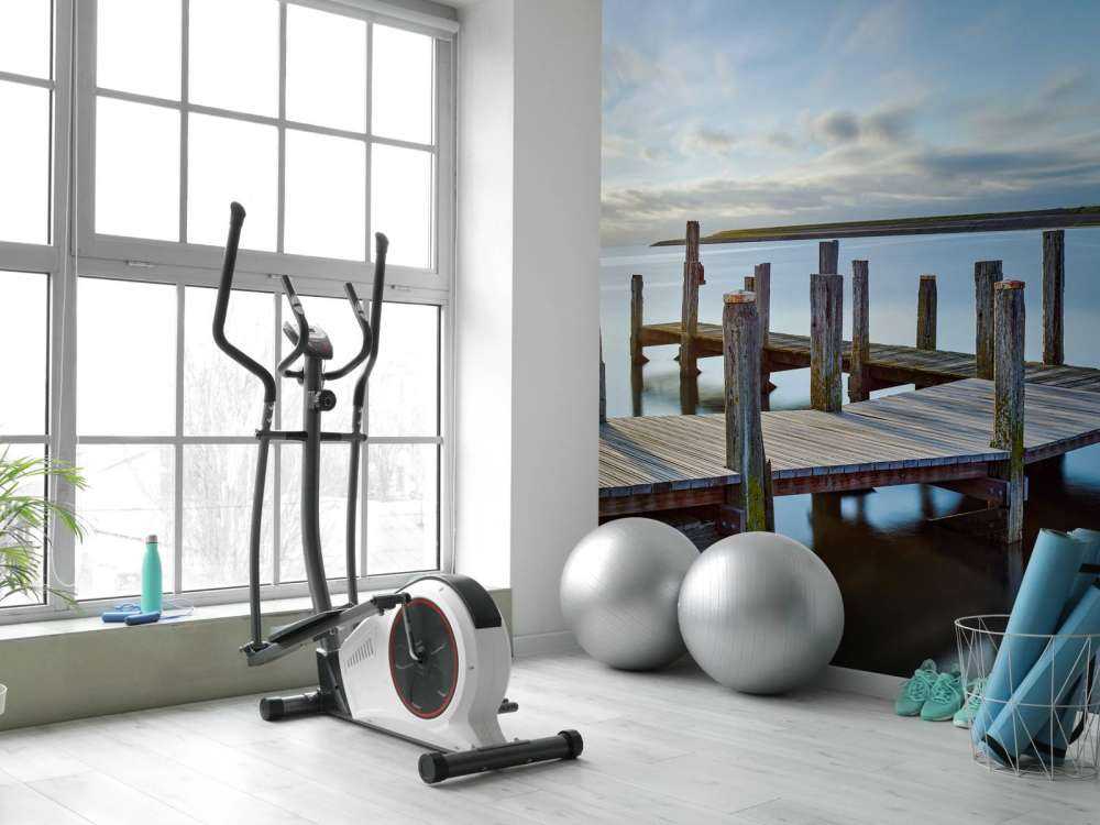 Jetée en bois au lever du soleil