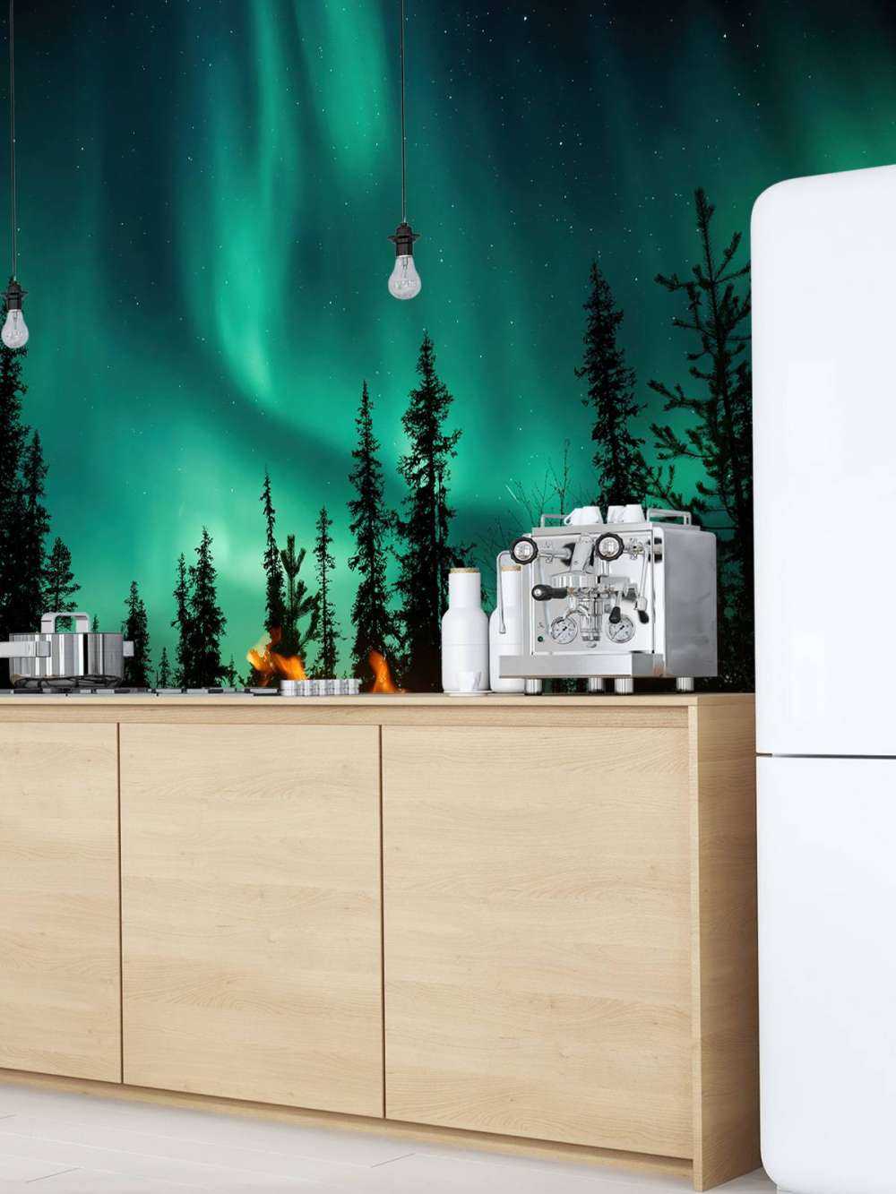 Feu de camp sous les aurores boréales