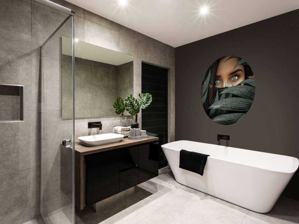 Regard vert entre les palmiers