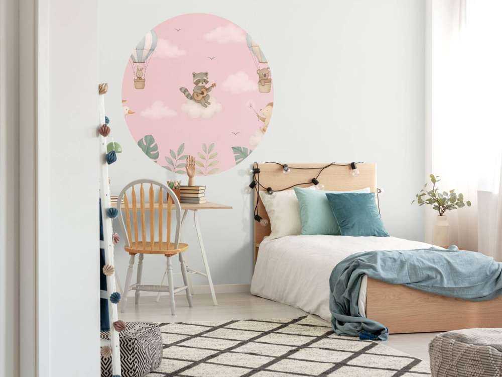 Jeu de lumière dans un ciel rose nuageux