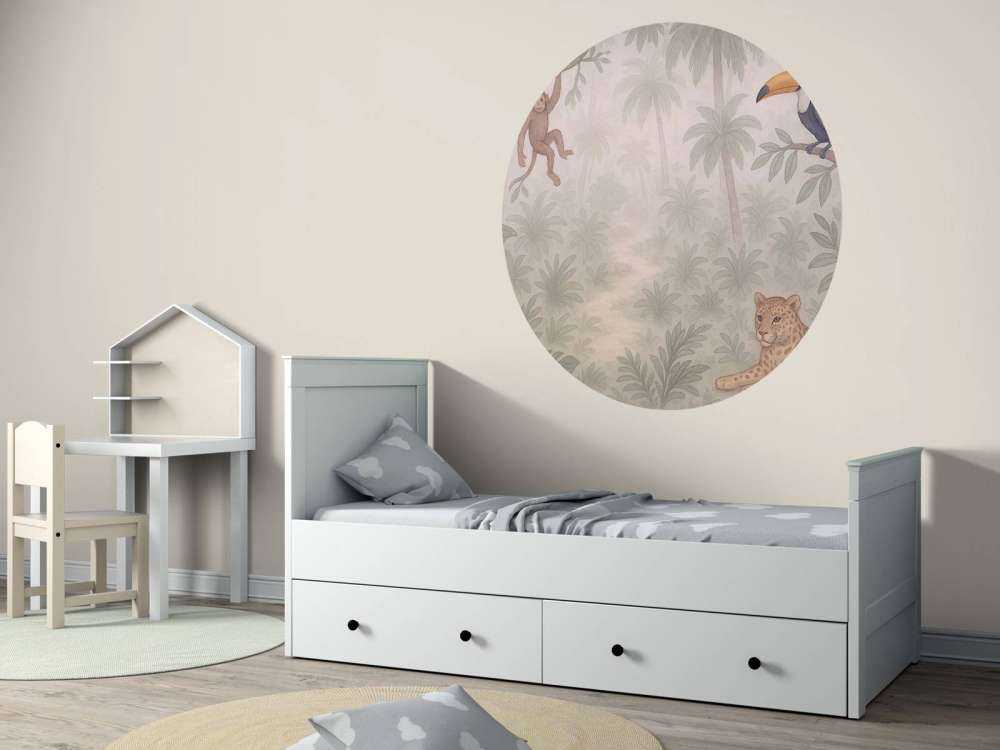 Amis de la jungle dans la brume du matin.