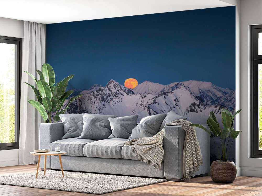 Pleine lune au-dessus des sommets alpins