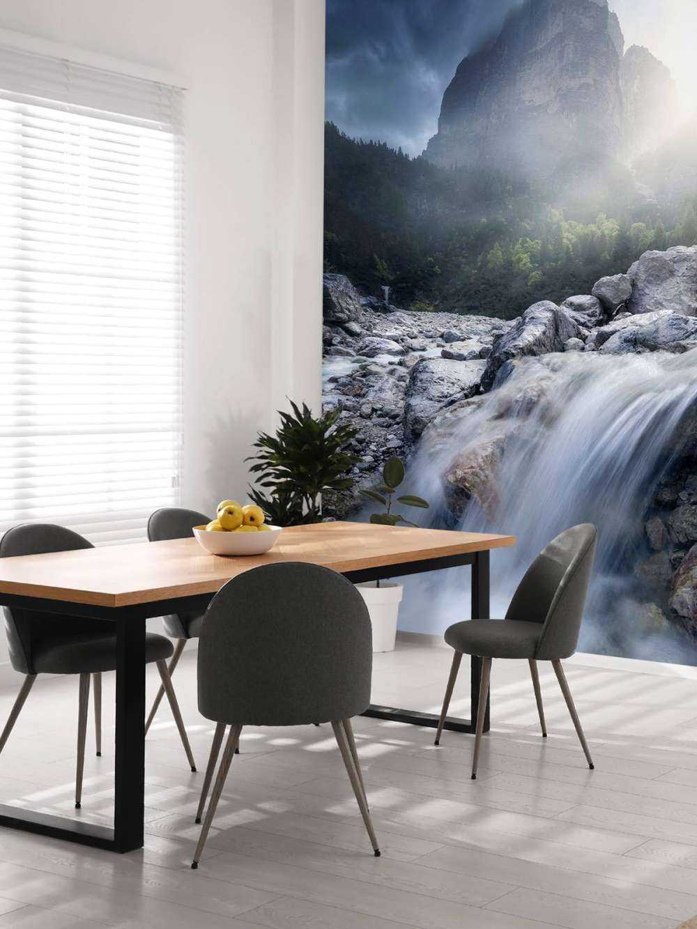 Mistige Bergstroom au lever du soleil